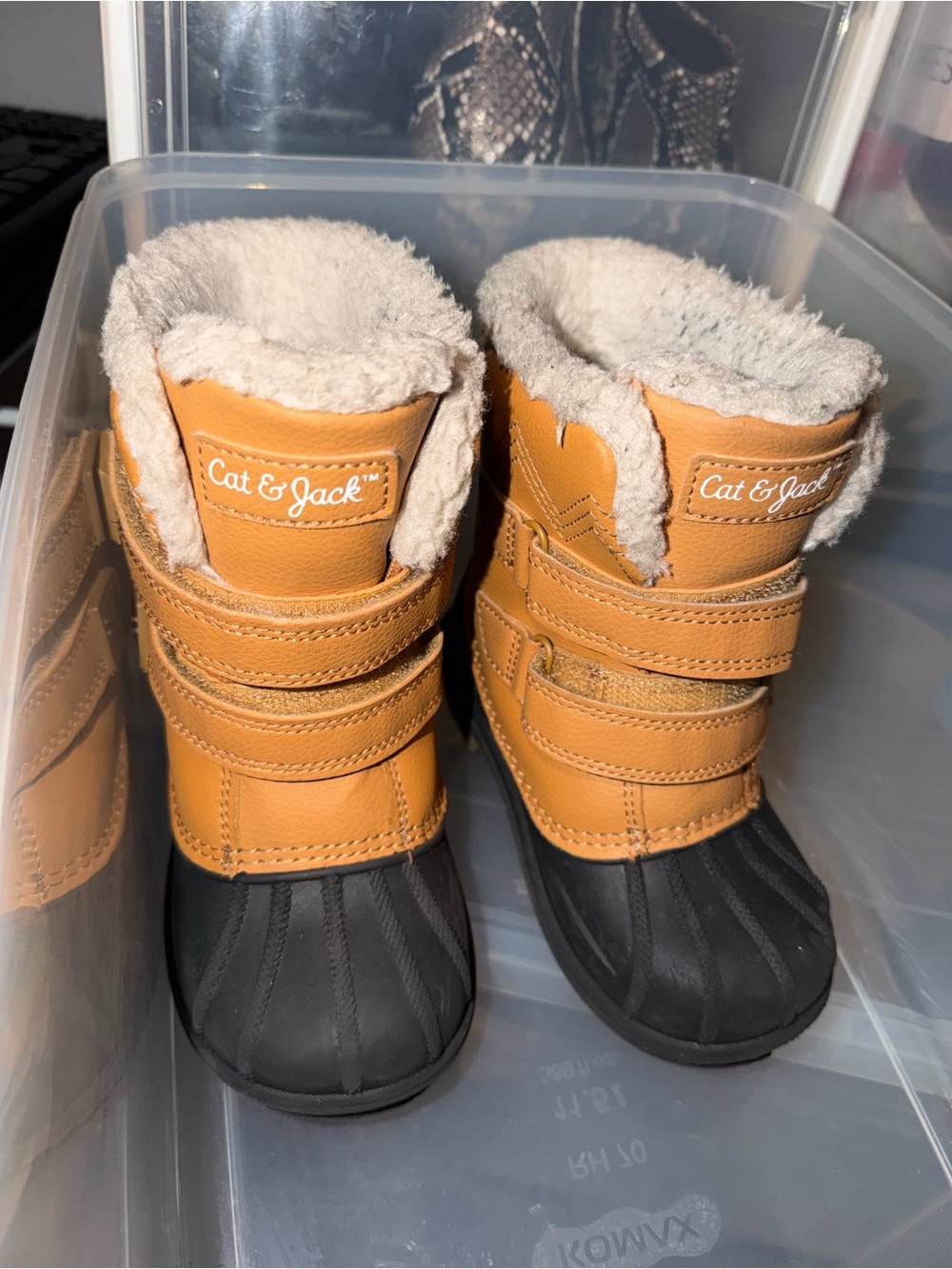 Cat & Jack Kids' Tan and BlackWinter snow Boots Cognac Kids size 9